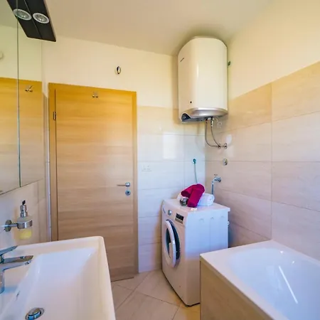 Lucante Apartment *