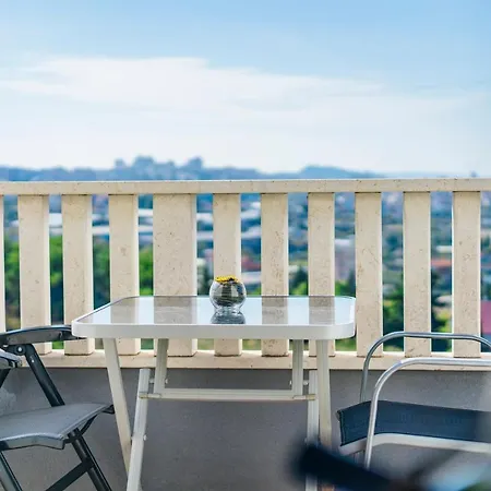 Lucante Apartment Split