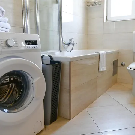 Lucante Apartment Split